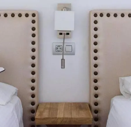 阿多尼斯别墅酒店 *