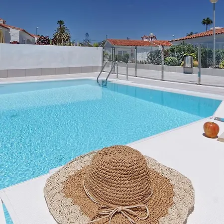 Adonis 플라야 델 잉글스